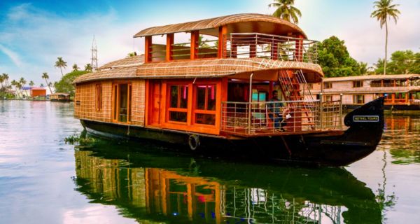 Munnar Backwaters and Beach Holiday