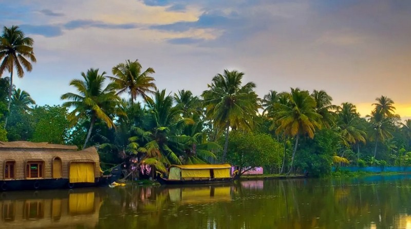 munnar-kumarakom-houseboat-package