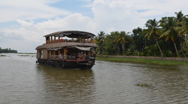grand-tour-of-munnar-and-backwaters