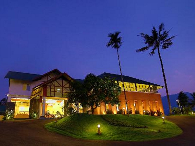 mesmerising-munnar-luxury-honeymoon-package