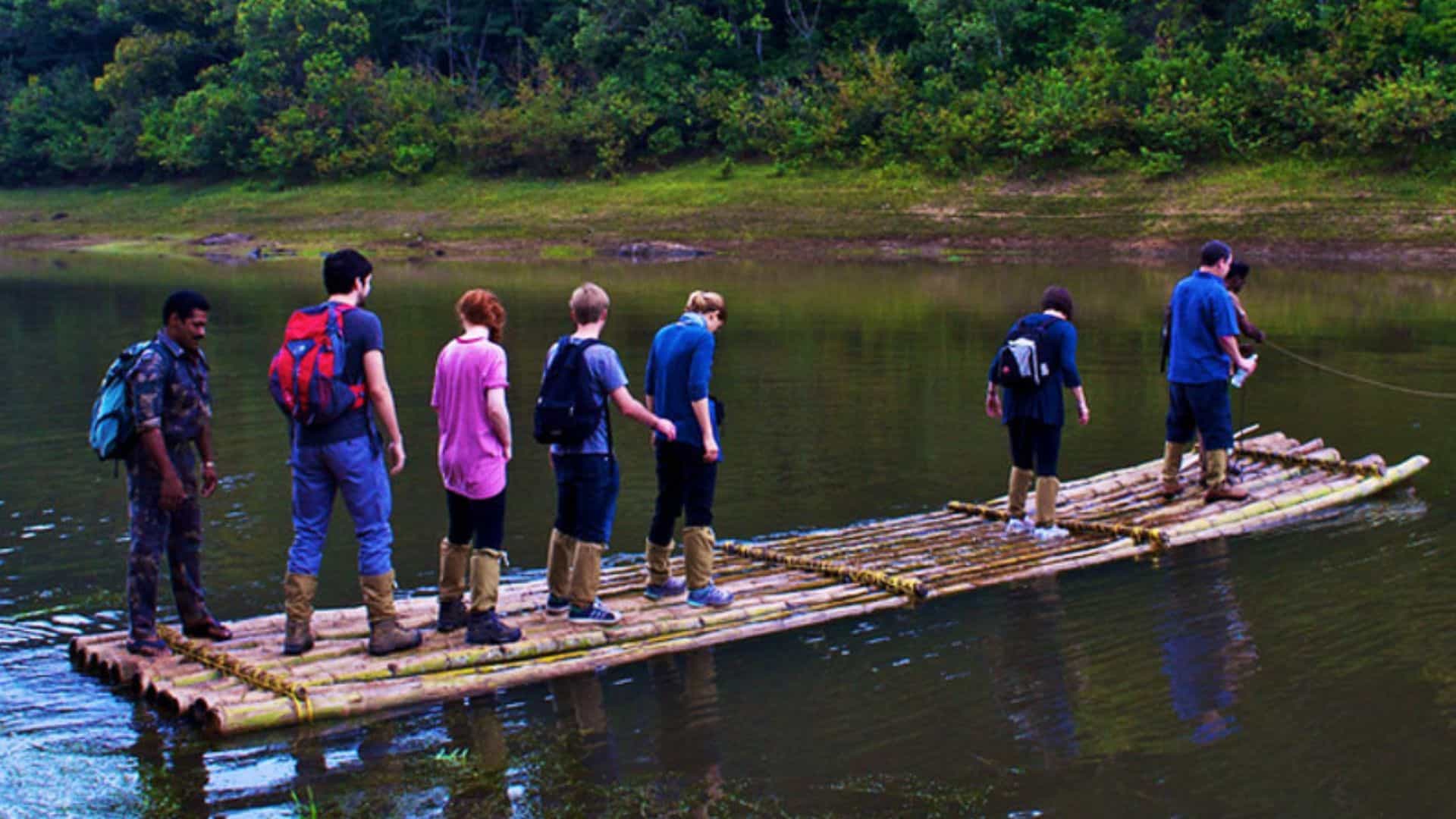 bamboo rafting in thekkady