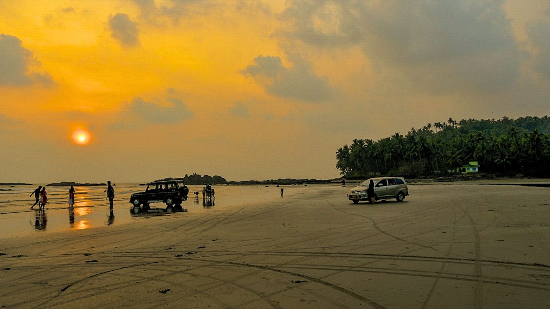 Unique Driving Beach in Kerala-Hit the Sands!