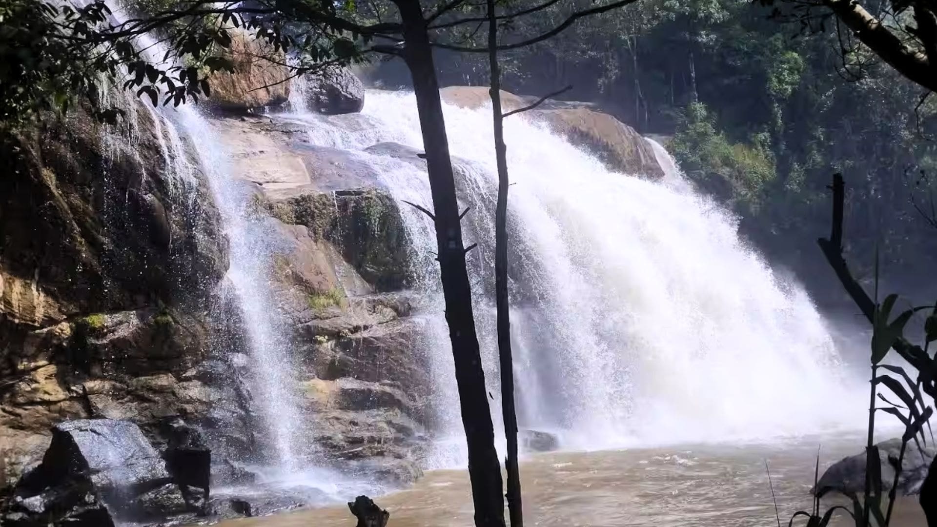 pothupara-waterfalls