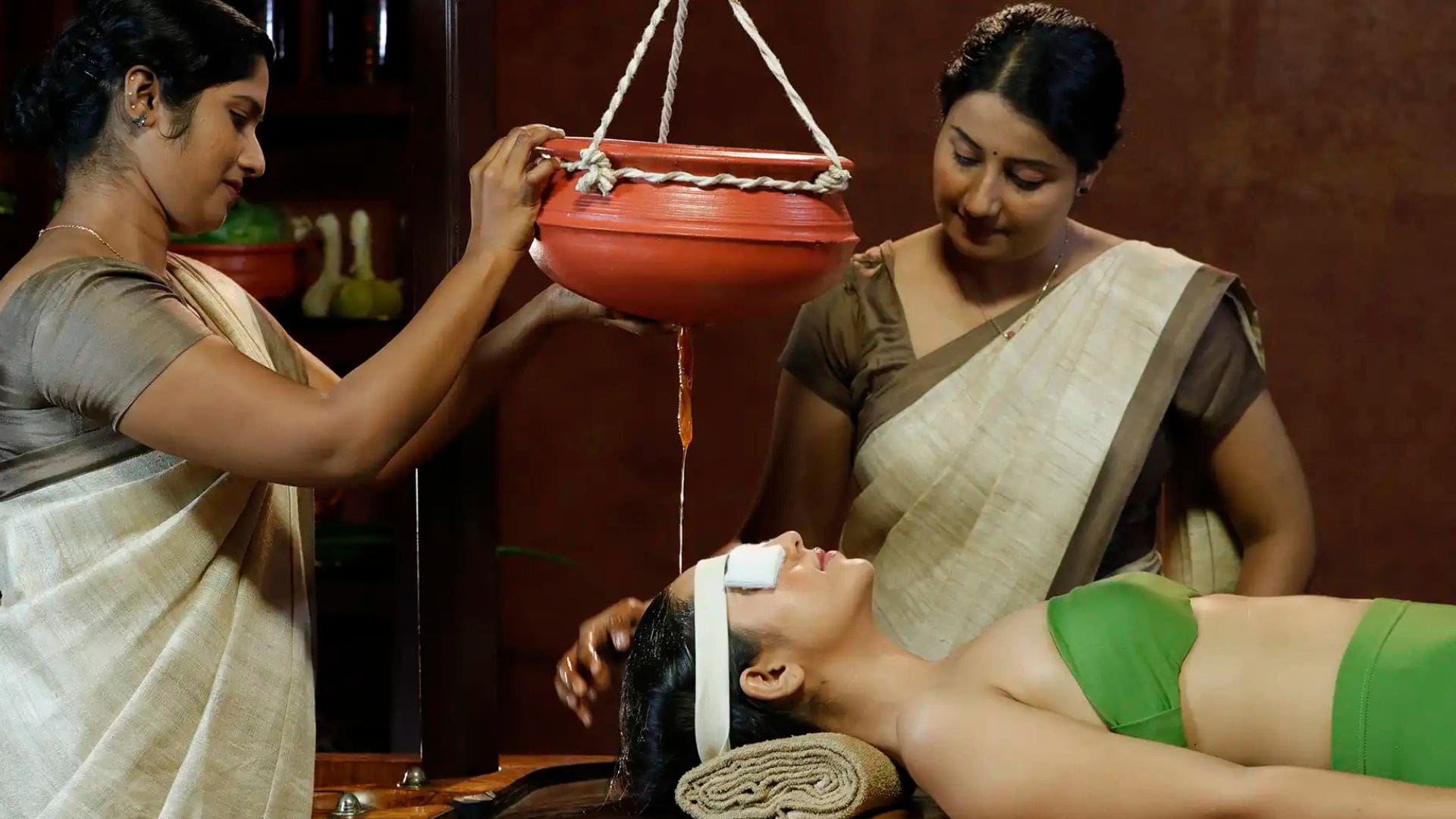 traditional-ayurvedic-massage-munnar
