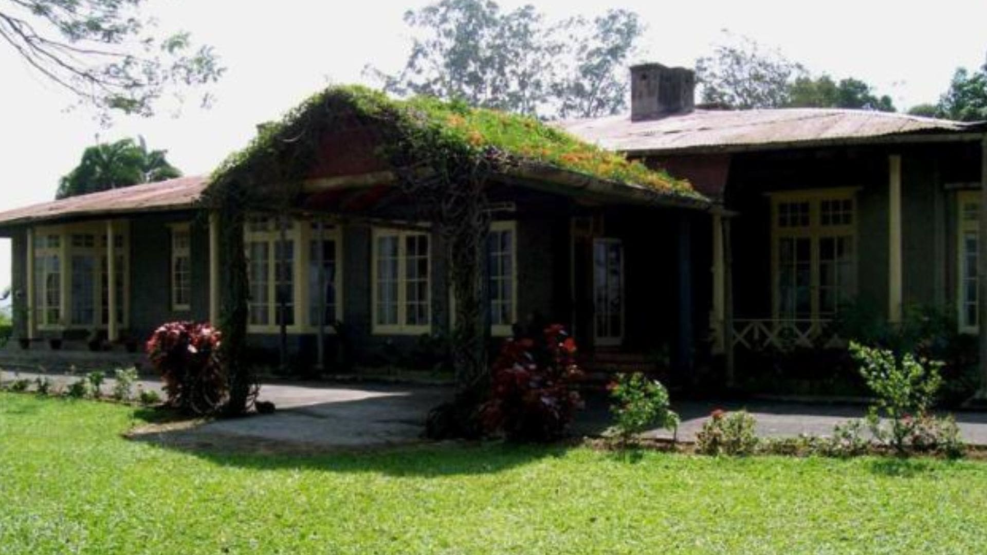 unique-stays-in-munnar- talayar-valley-bungalow