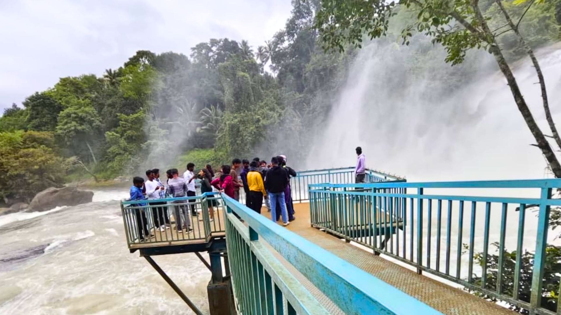 ripple-waterfalls-munnar